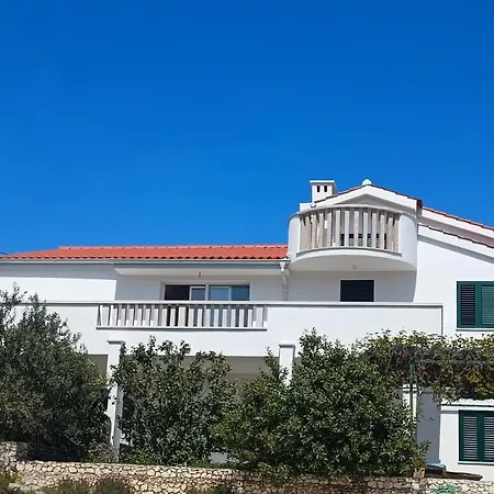 Lucy Apartment
